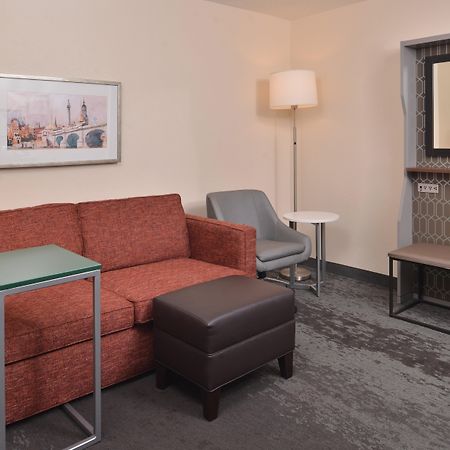 Holiday Inn & Suites Raleigh Cary By Ihg Exteriör bild