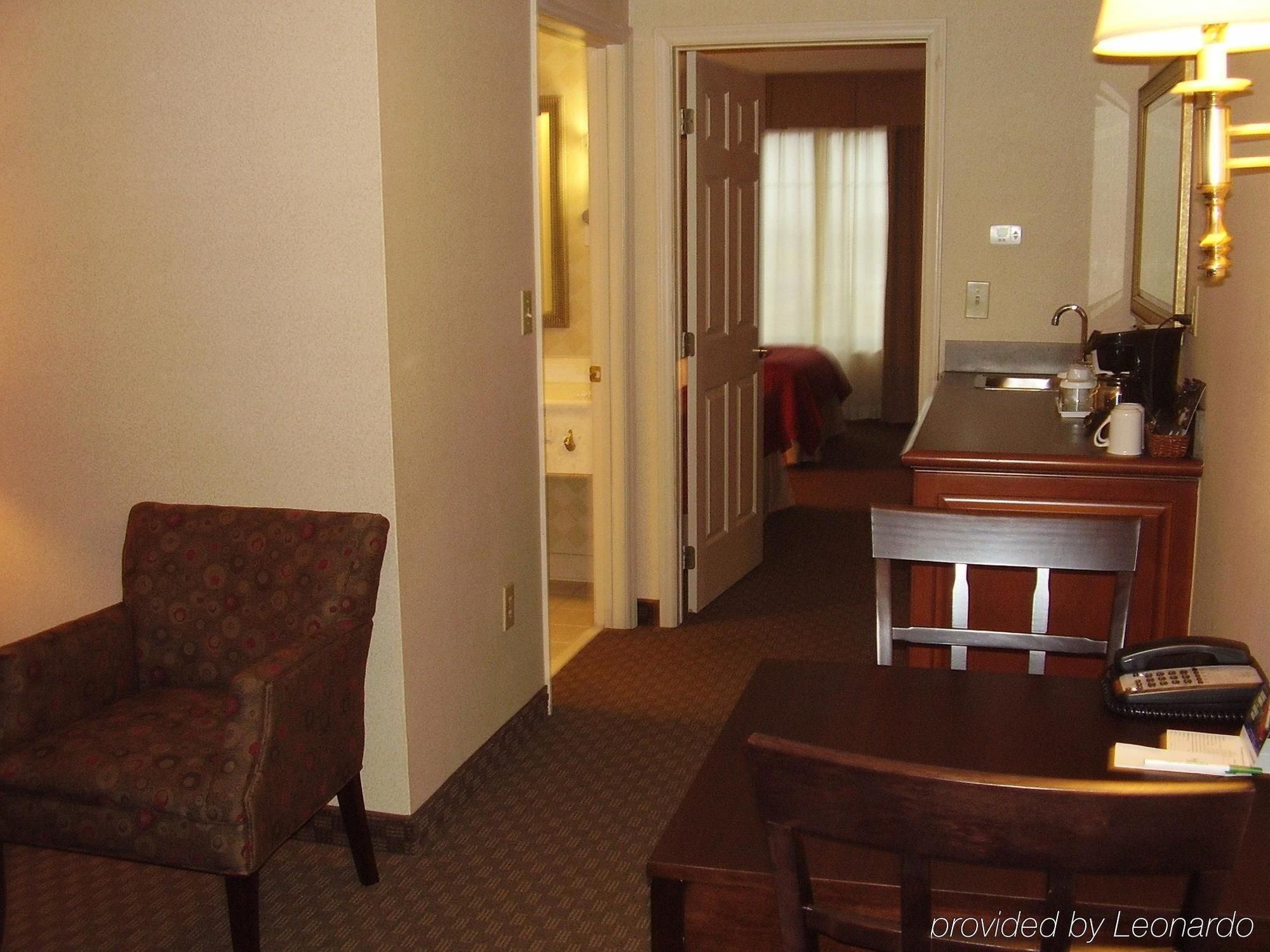 Holiday Inn & Suites Raleigh Cary By Ihg Rum bild