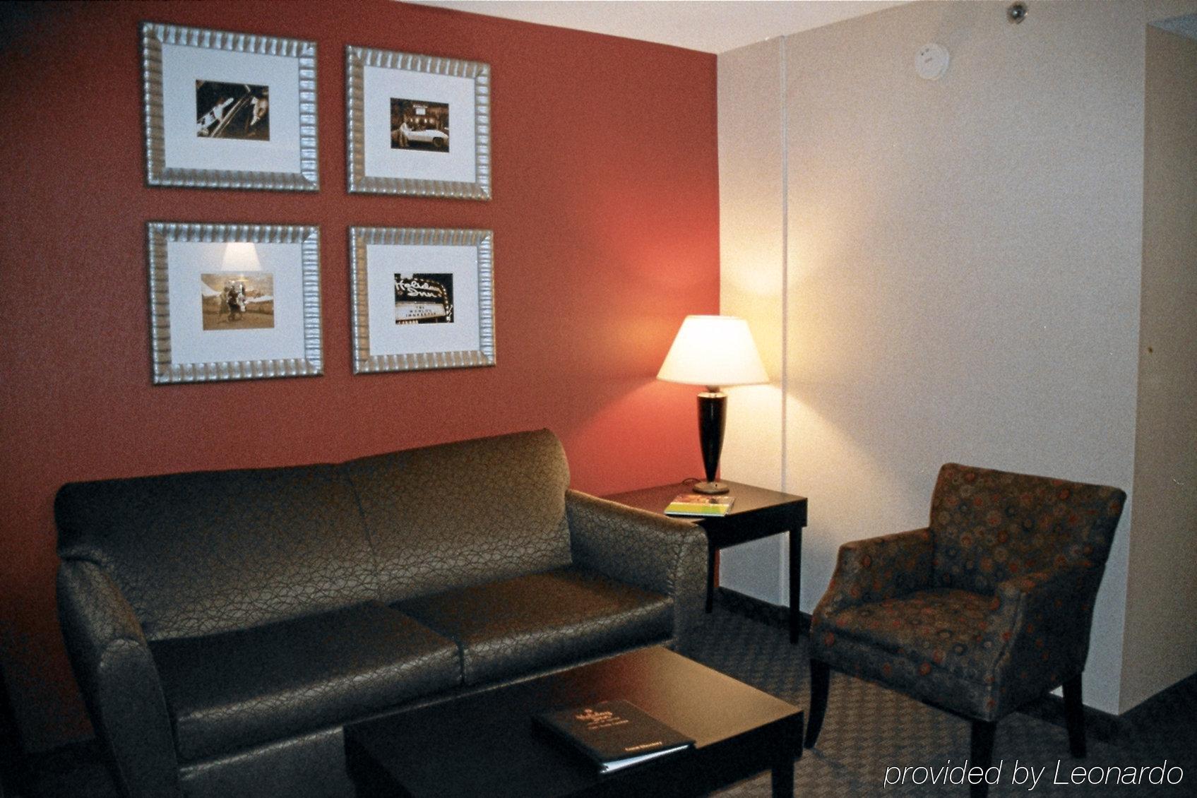 Holiday Inn & Suites Raleigh Cary By Ihg Rum bild