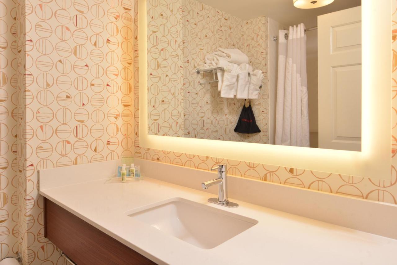 Holiday Inn & Suites Raleigh Cary By Ihg Exteriör bild